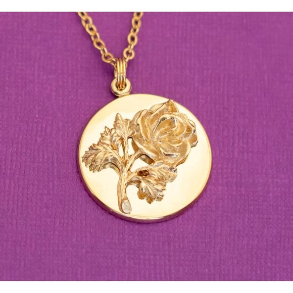 Vintage Golden Rose Flower Pendant Necklace by Avon, 20 Inches - Q25 - Picture 1 of 4